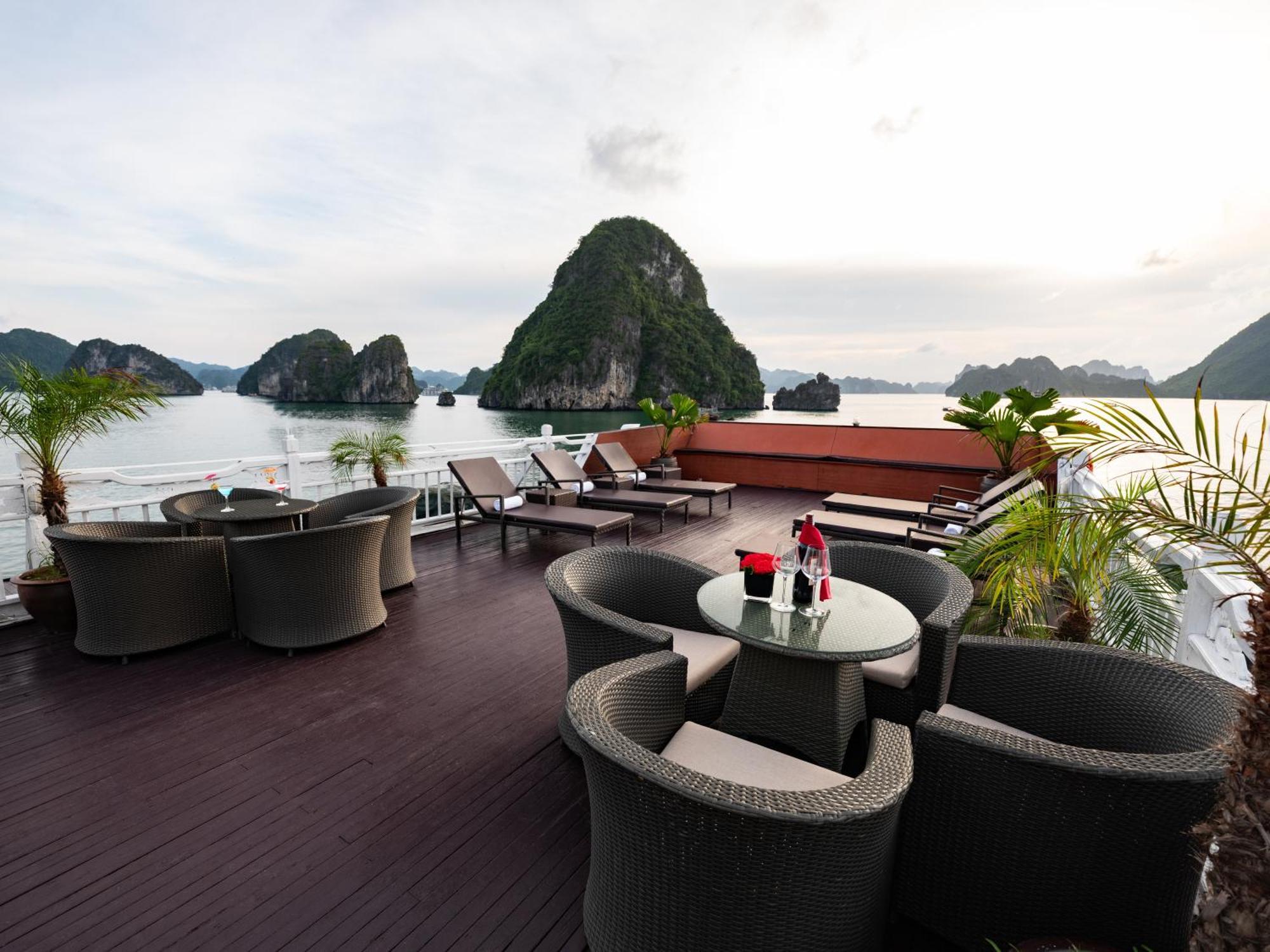 Hera Boutique Cruise Ha Long Bay Екстериор снимка