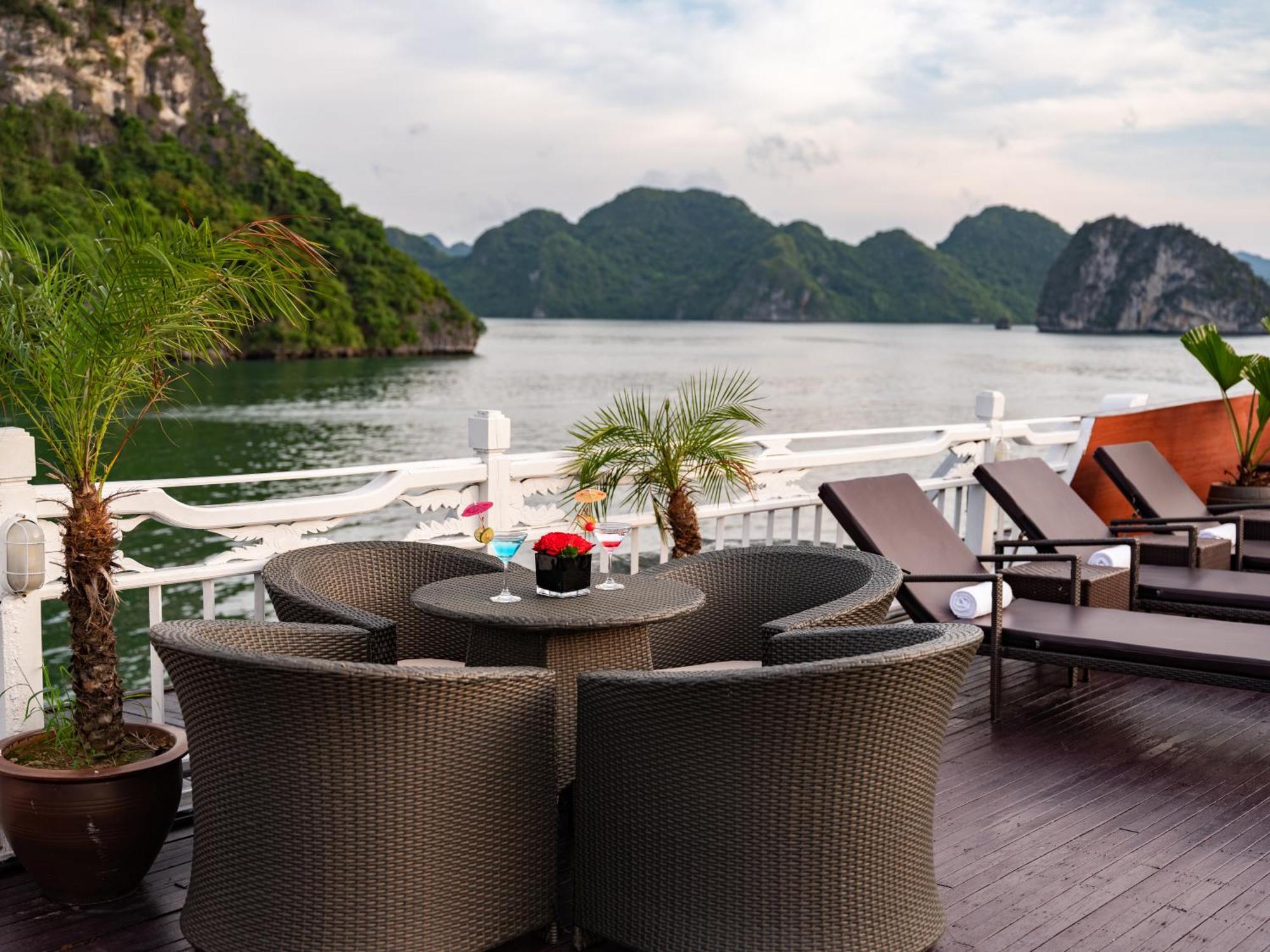 Hera Boutique Cruise Ha Long Bay Екстериор снимка