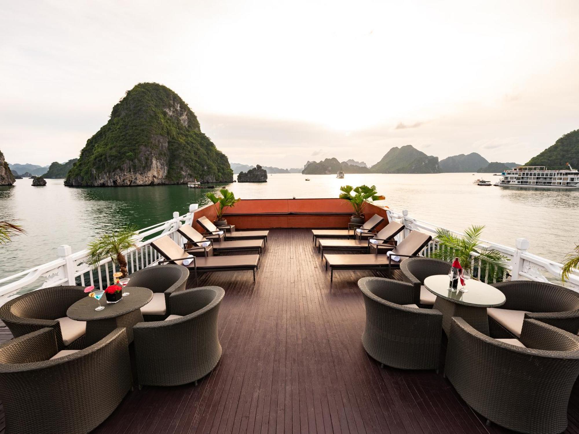 Hera Boutique Cruise Ha Long Bay Екстериор снимка