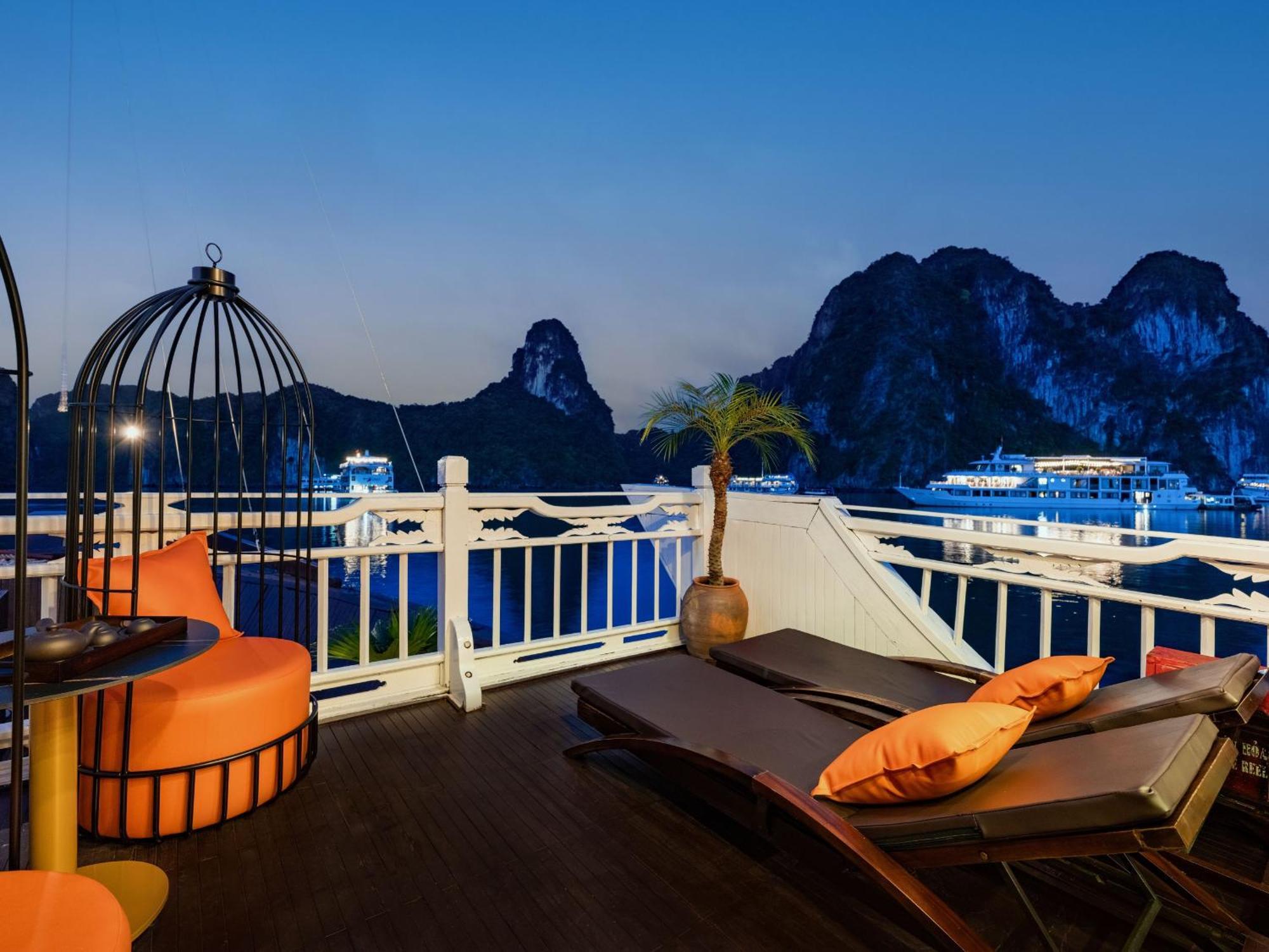 Hera Boutique Cruise Ha Long Bay Екстериор снимка