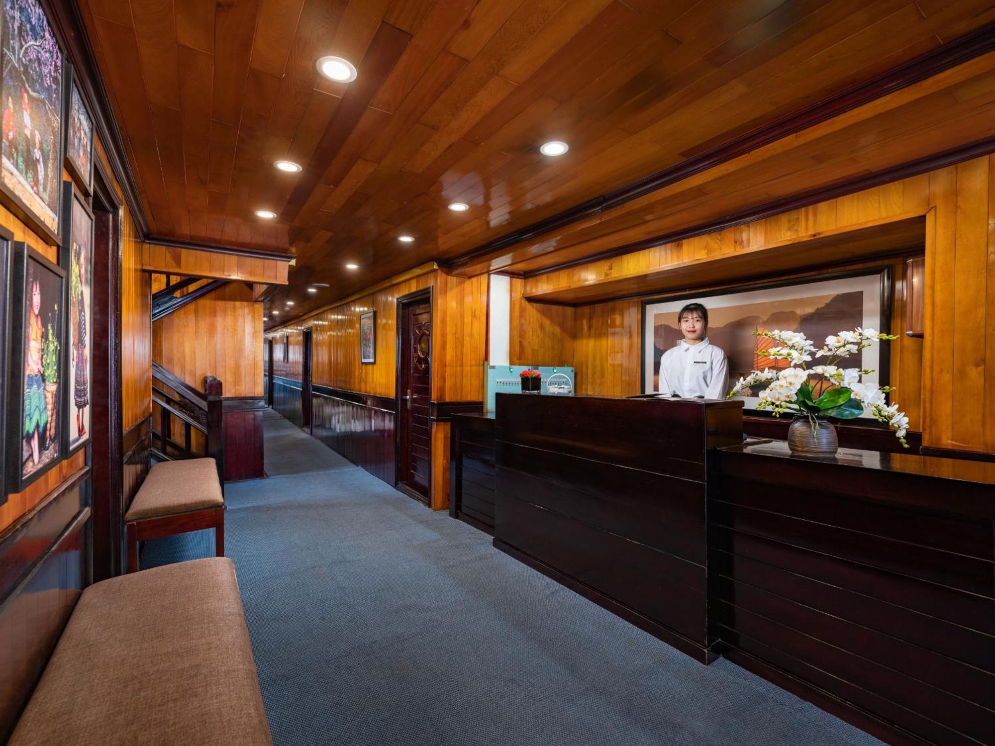 Hera Boutique Cruise Ha Long Bay Екстериор снимка