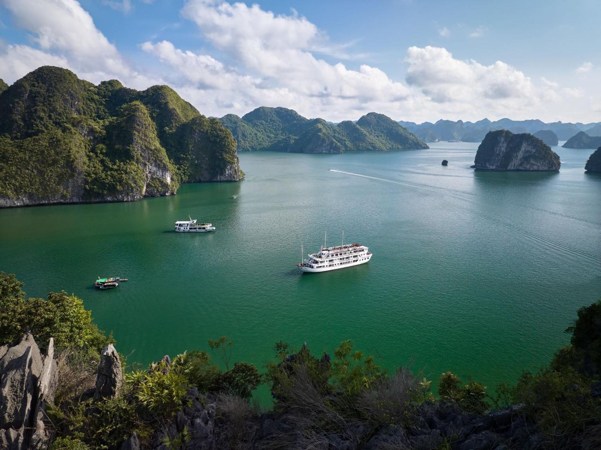 Hera Boutique Cruise Ha Long Bay Екстериор снимка