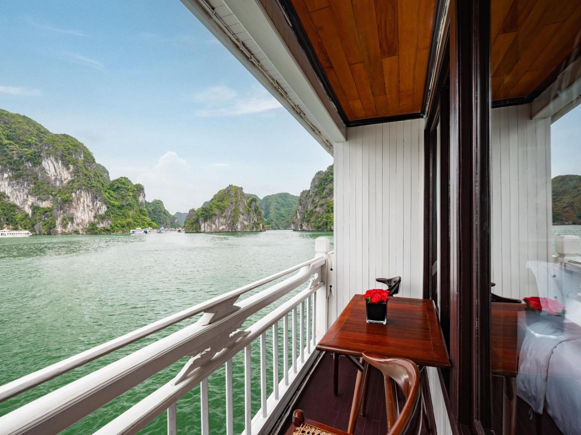 Hera Boutique Cruise Ha Long Bay Екстериор снимка