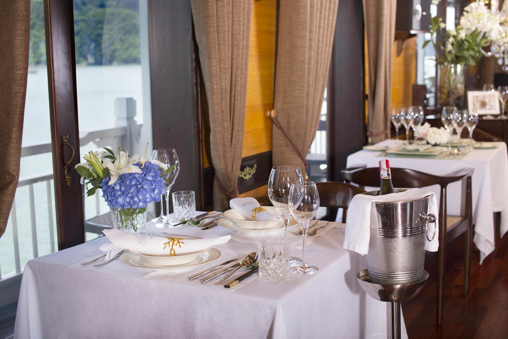 Hera Boutique Cruise Ha Long Bay Екстериор снимка