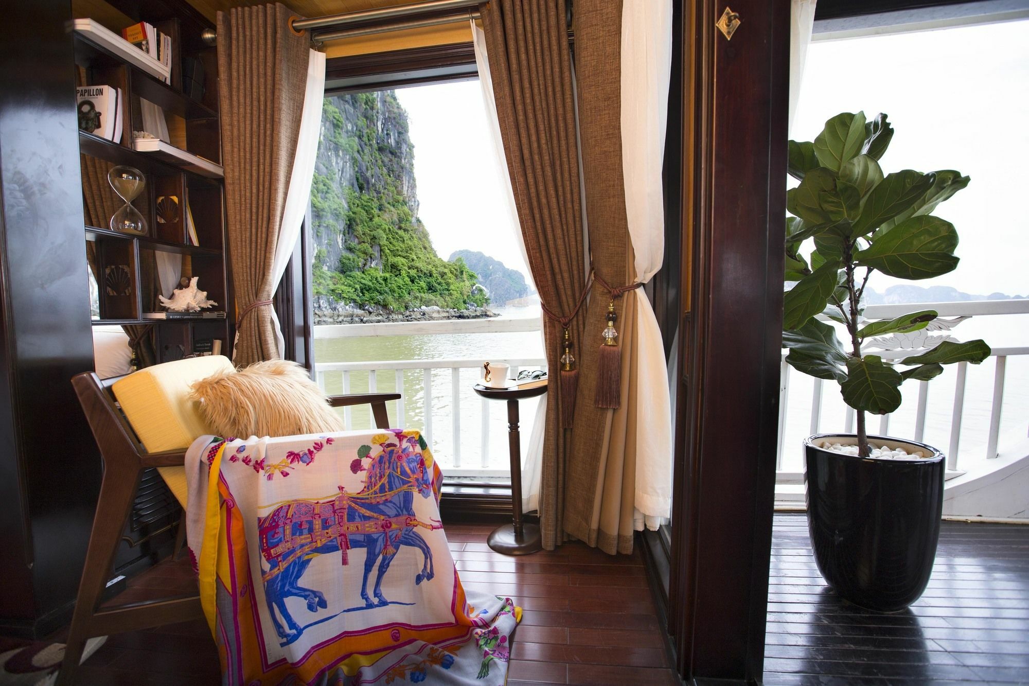 Hera Boutique Cruise Ha Long Bay Екстериор снимка