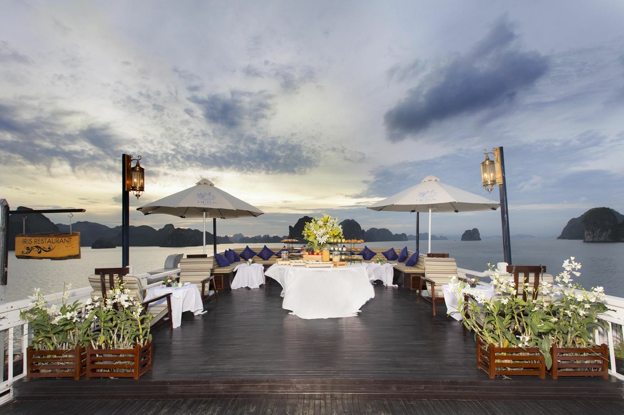Hera Boutique Cruise Ha Long Bay Екстериор снимка