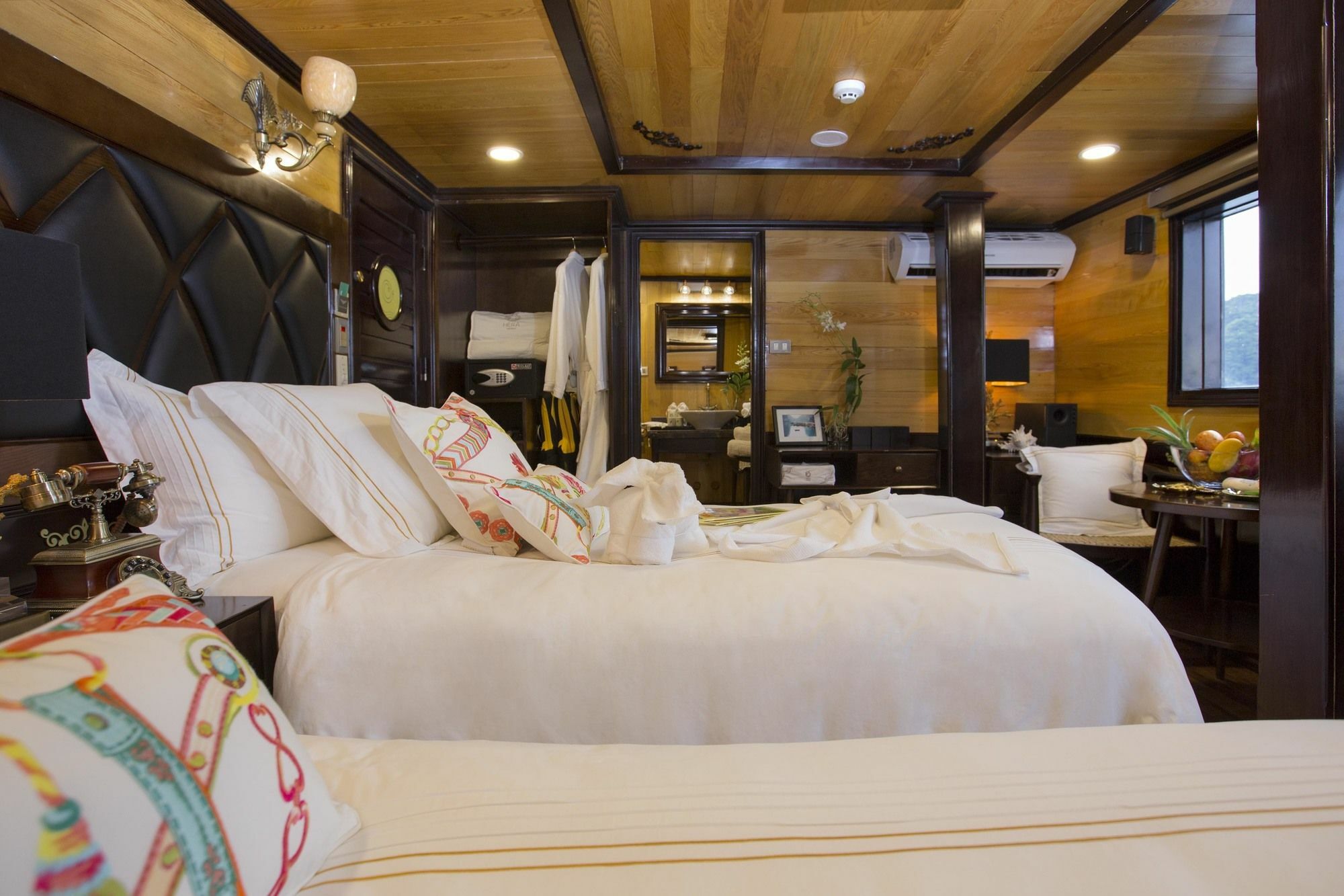 Hera Boutique Cruise Ha Long Bay Екстериор снимка