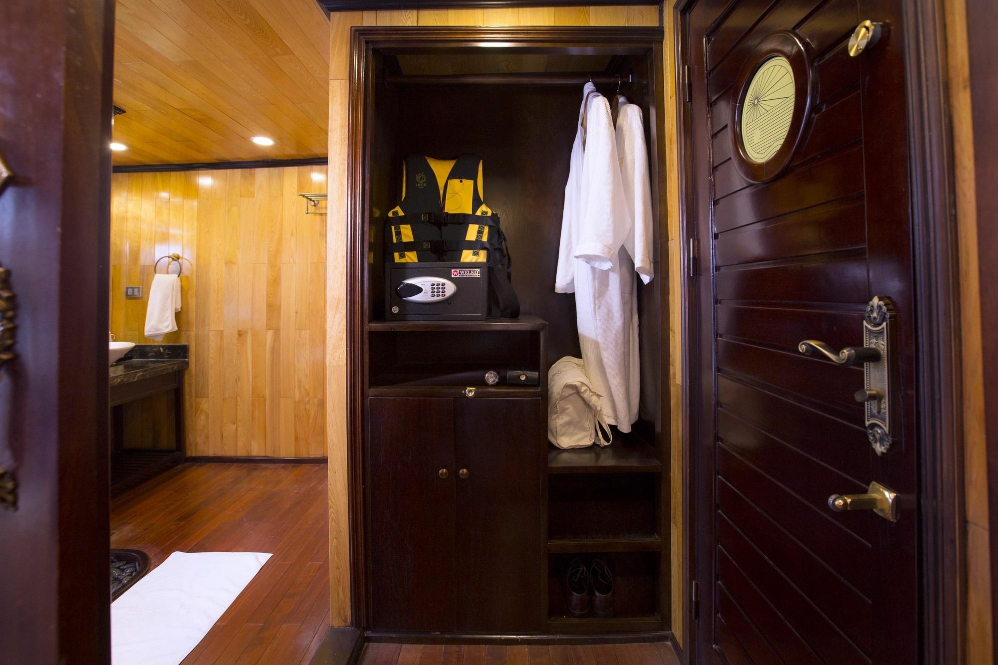 Hera Boutique Cruise Ha Long Bay Екстериор снимка