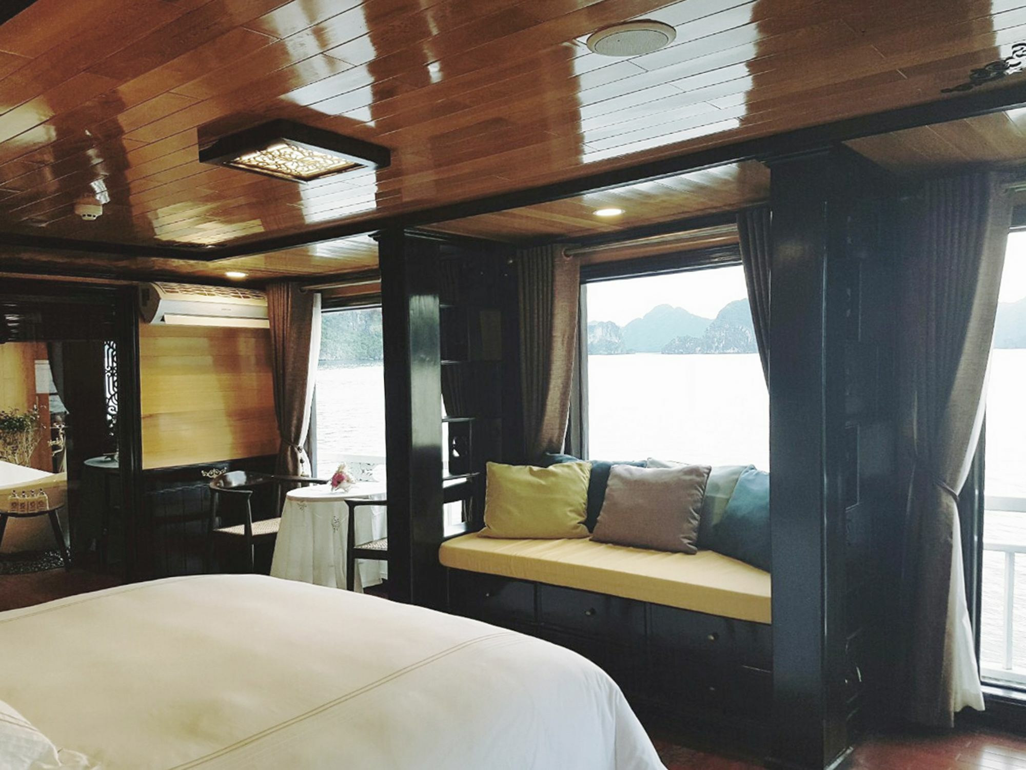 Hera Boutique Cruise Ha Long Bay Екстериор снимка